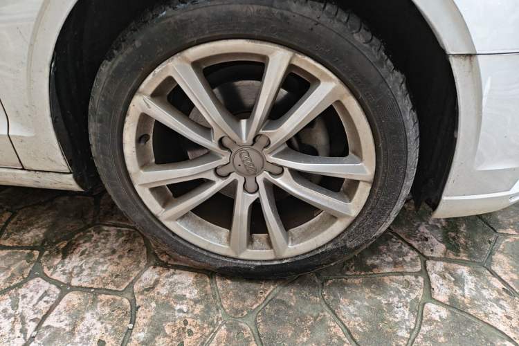 Used Audi A3 2018 30th Anniversary Edition Limousine 35 TFSI Ambition Model Right Front Wheel Hub
