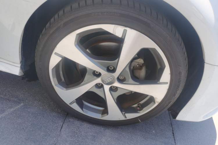 Used Audi A3 2018 30th Anniversary Edition Sportback 35 TFSI Sport Model Right Front Wheel Hub