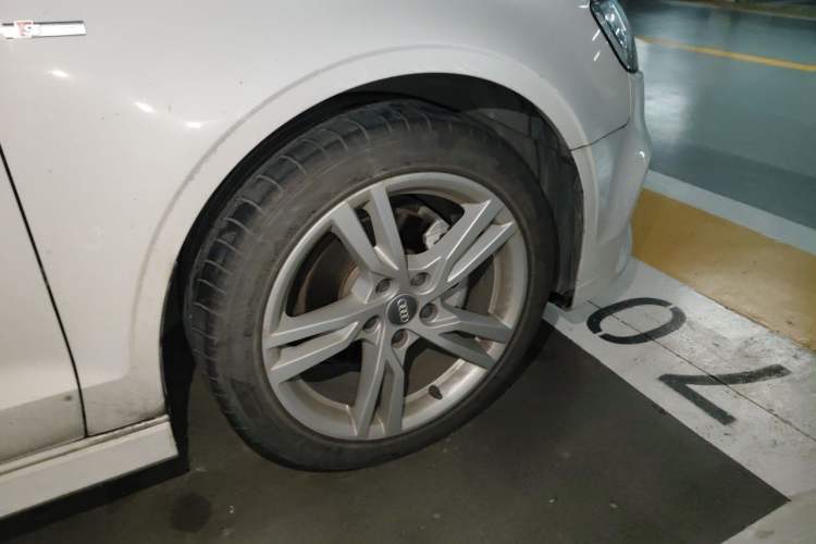 Used Audi A3 2018 30th Anniversary Edition Limousine 35 TFSI Fashion Model Right Front Wheel Hub