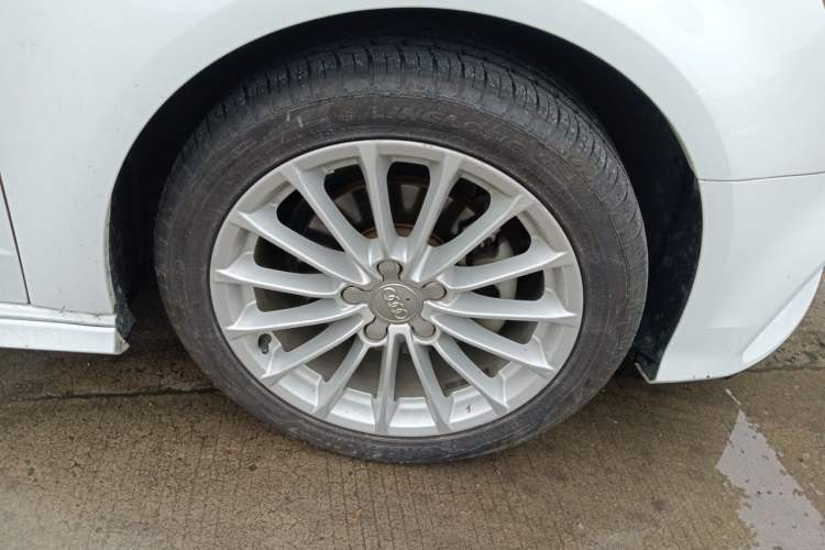 Used Audi A3 2018 30th Anniversary Edition Sportback 35 TFSI Fashion Model Right Front Wheel Hub