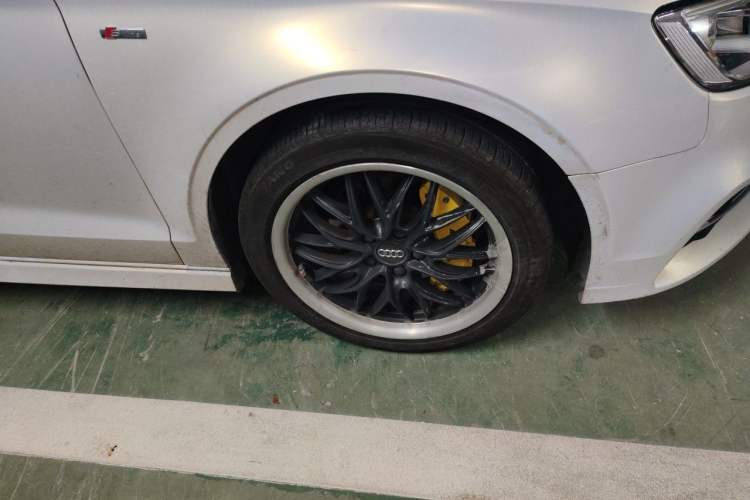 Used Audi A3 2018 30th Anniversary Edition Limousine 35 TFSI Fashion Model Right Front Wheel Hub