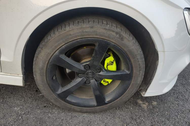Used Audi A3 2018 30th Anniversary Edition Limousine 35 TFSI Fashion Model Right Front Wheel Hub