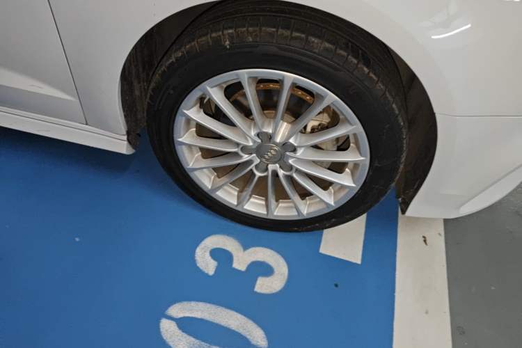 Used Audi A3 2018 30th Anniversary Edition Sportback 35 TFSI Fashion Model Right Front Wheel Hub