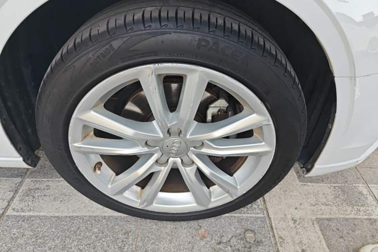 Used Audi A3 2018 30th Anniversary Edition Limousine 35 TFSI Ambition Model Right Front Wheel Hub