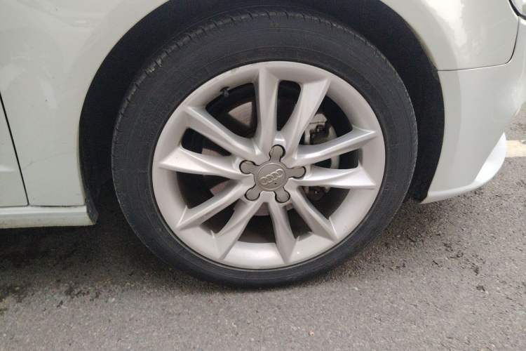 Used Audi A3 2018 30th Anniversary Edition Sportback 35 TFSI Ambition Model Right Front Wheel Hub