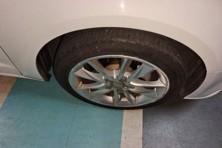 Used Audi A3 2018 30th Anniversary Edition Sportback 35 TFSI Ambition Model Right Front Wheel Hub