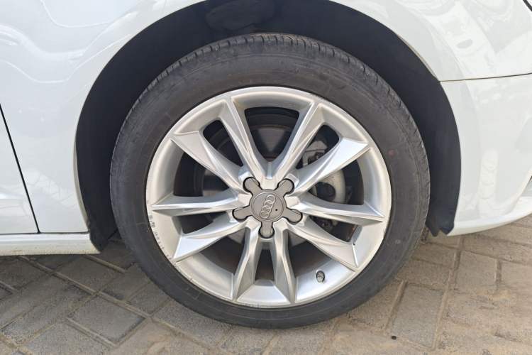 Used Audi A3 2018 30th Anniversary Edition Sportback 35 TFSI Ambition Model Right Front Wheel Hub