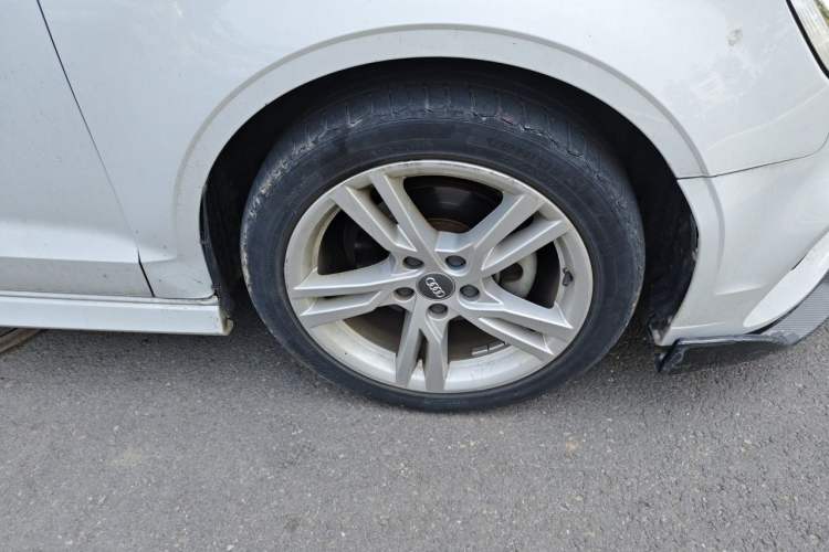 Used Audi A3 2018 30th Anniversary Edition Limousine 35 TFSI Fashion Model Right Front Wheel Hub