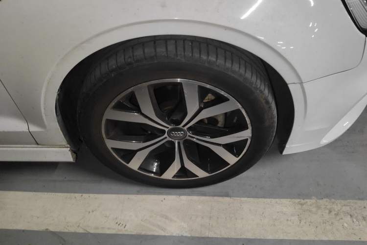 Used Audi A3 2018 30th Anniversary Edition Limousine 35 TFSI Fashion Model Right Front Wheel Hub