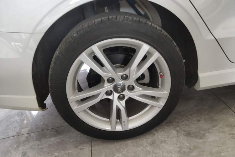 Used Audi A3 2018 30th Anniversary Edition Limousine 35 TFSI Fashion Model Right Rear Wheel Hub
