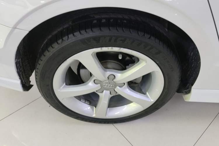 Used Audi A3 2018 30th Anniversary Edition Limousine 35 TFSI Fashion Model Right Rear Wheel Hub