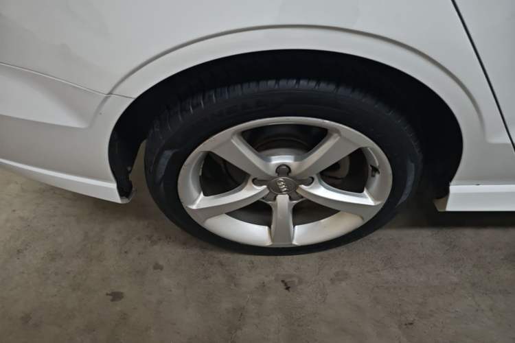 Used Audi A3 2018 30th Anniversary Edition Limousine 35 TFSI Fashion Model Right Rear Wheel Hub