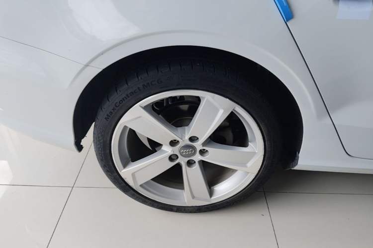 Used Audi A3 2018 30th Anniversary Edition Limousine 35 TFSI Style Model Right Rear Wheel Hub