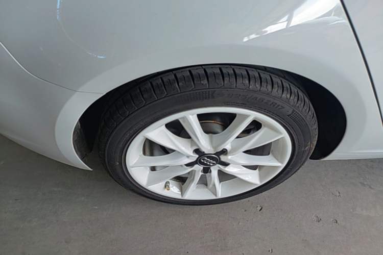 Used Audi A3 2018 30th Anniversary Edition Sportback 35 TFSI Ambition Model Right Rear Wheel Hub