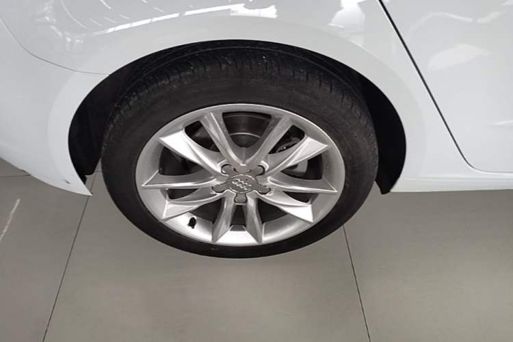 Used Audi A3 2018 30th Anniversary Edition Sportback 35 TFSI Ambition Model Right Rear Wheel Hub