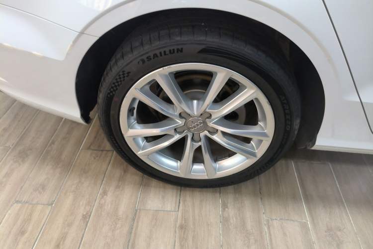 Used Audi A3 2018 30th Anniversary Edition Limousine 35 TFSI Ambition Model Right Rear Wheel Hub