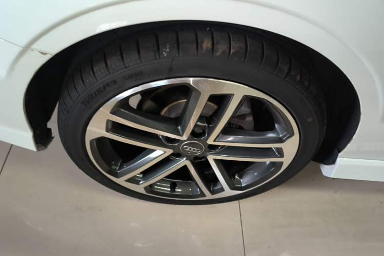 Used Audi A3 2018 30th Anniversary Edition Limousine 40 TFSI Sport Model Right Rear Wheel Hub