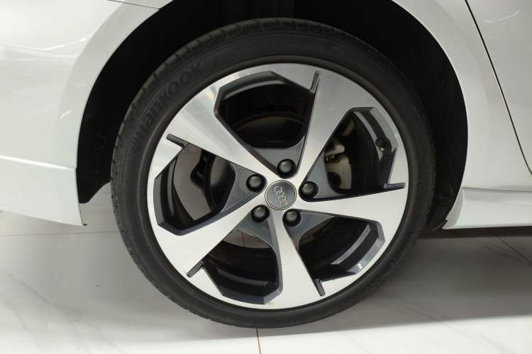 Used Audi A3 2018 30th Anniversary Edition Sportback 35 TFSI Sport Model Right Rear Wheel Hub