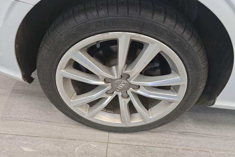 Used Audi A3 2018 30th Anniversary Edition Limousine 35 TFSI Ambition Model Right Rear Wheel Hub