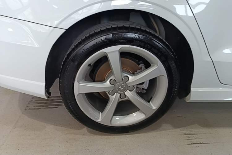 Used Audi A3 2018 30th Anniversary Edition Limousine 35 TFSI Fashion Model Right Rear Wheel Hub