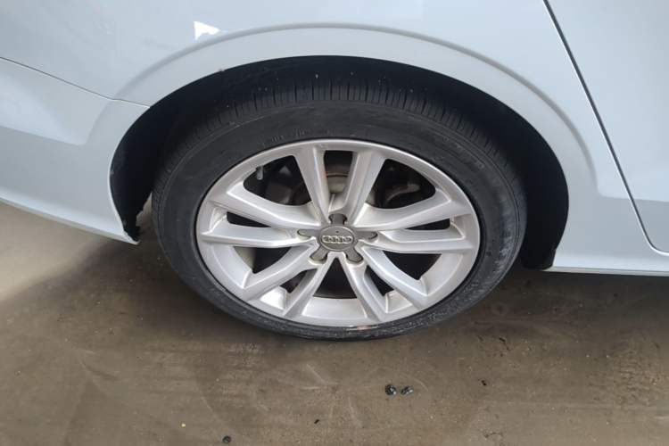 Used Audi A3 2018 30th Anniversary Edition Limousine 35 TFSI Ambition Model Right Rear Wheel Hub