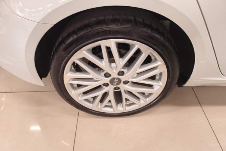 Used Audi A3 2018 30th Anniversary Edition Sportback 35 TFSI Style Model Right Rear Wheel Hub
