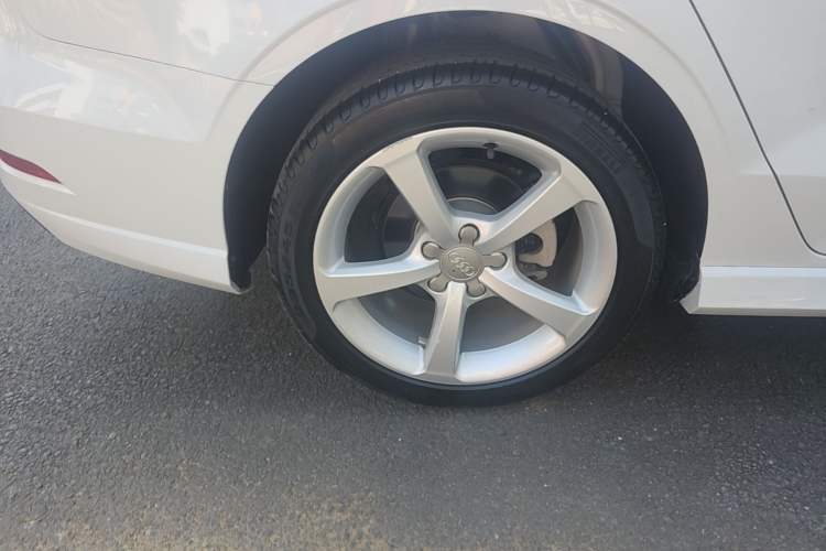 Used Audi A3 2018 30th Anniversary Edition Limousine 35 TFSI Fashion Model Right Rear Wheel Hub