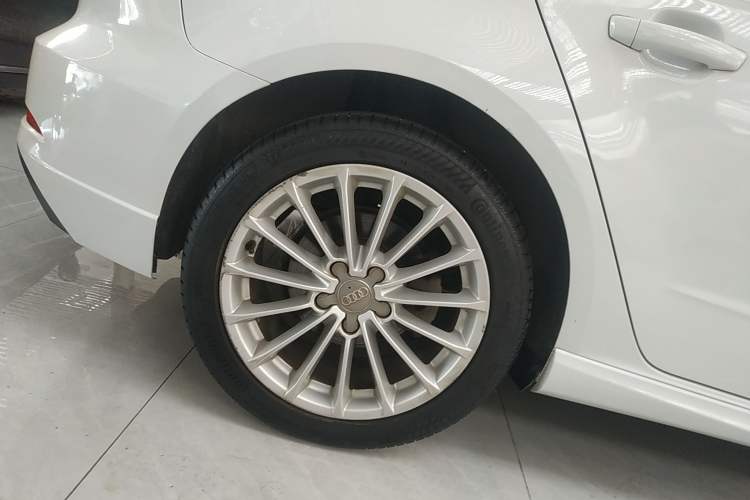 Used Audi A3 2018 30th Anniversary Edition Sportback 35 TFSI Fashion Model Right Rear Wheel Hub