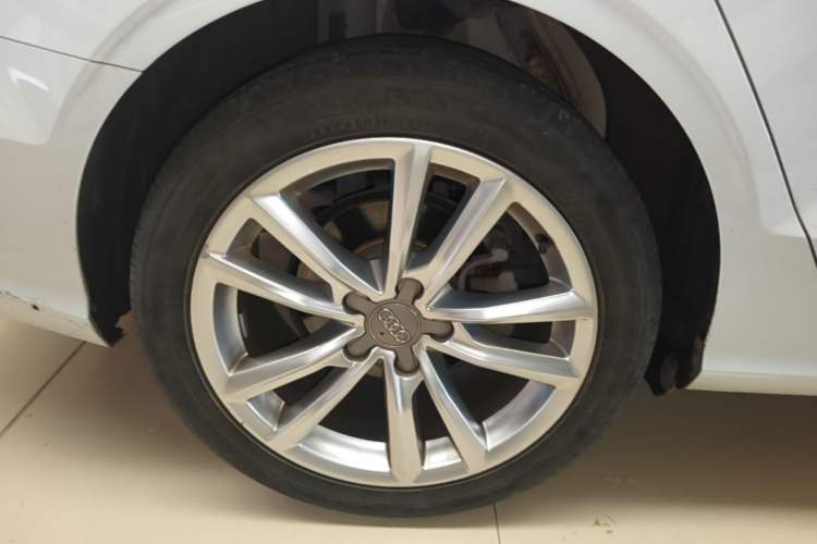 Used Audi A3 2018 30th Anniversary Edition Limousine 35 TFSI Ambition Model Right Rear Wheel Hub