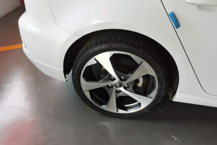 Used Audi A3 2018 30th Anniversary Edition Sportback 40 TFSI Sport Model Right Rear Wheel Hub