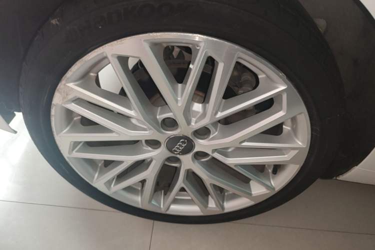 Used Audi A3 2018 30th Anniversary Edition Sportback 35 TFSI Style Model Right Rear Wheel Hub