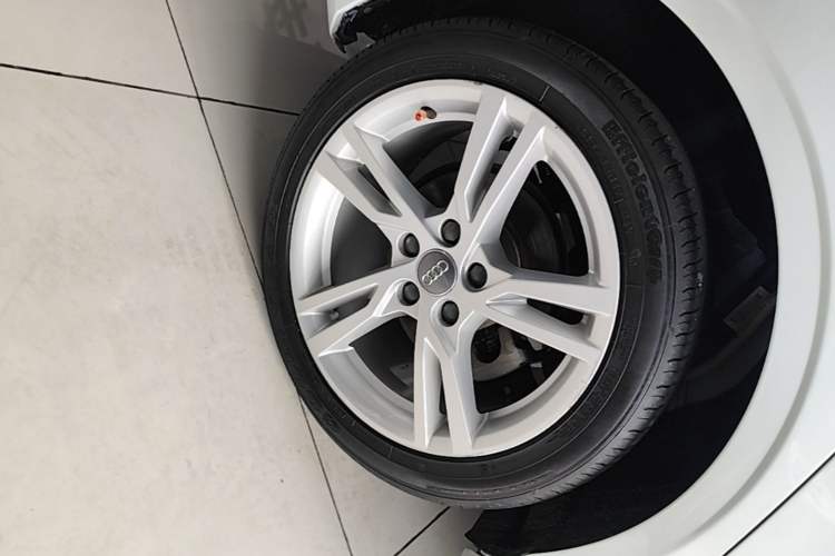Used Audi A3 2018 30th Anniversary Edition Limousine 35 TFSI Fashion Model Right Rear Wheel Hub