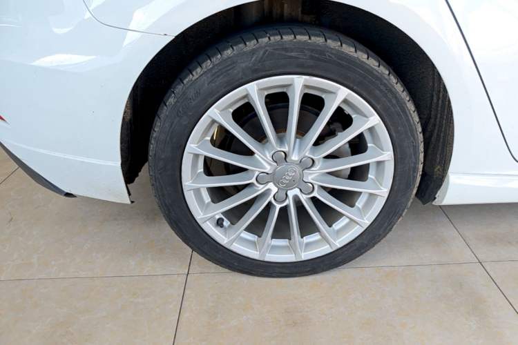 Used Audi A3 2018 30th Anniversary Edition Sportback 35 TFSI Fashion Model Right Rear Wheel Hub