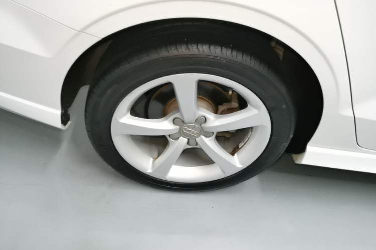 Used Audi A3 2018 30th Anniversary Edition Limousine 35 TFSI Fashion Model Right Rear Wheel Hub