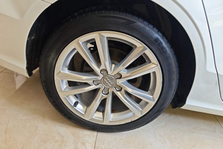 Used Audi A3 2018 30th Anniversary Edition Limousine 35 TFSI Ambition Model Right Rear Wheel Hub