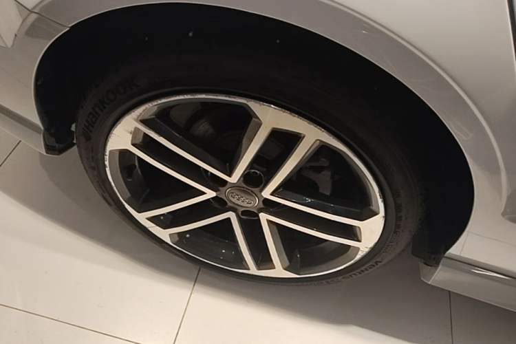Used Audi A3 2018 30th Anniversary Edition Limousine 35 TFSI Sport Model Right Rear Wheel Hub