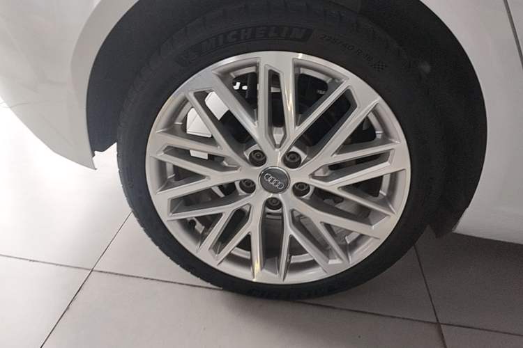 Used Audi A3 2018 30th Anniversary Edition Sportback 35 TFSI Style Model Right Rear Wheel Hub