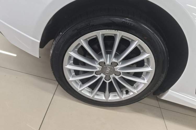 Used Audi A3 2018 30th Anniversary Edition Sportback 35 TFSI Fashion Model Right Rear Wheel Hub