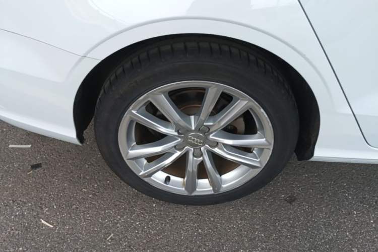 Used Audi A3 2018 30th Anniversary Edition Limousine 35 TFSI Ambition Model Right Rear Wheel Hub
