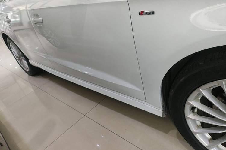 Used Audi A3 2018 30th Anniversary Edition Sportback 35 TFSI Fashion Model Right Side Sill