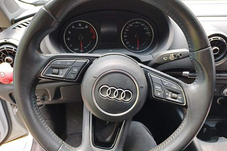 Used Audi A3 2018 30th Anniversary Edition Limousine 35 TFSI Fashion Model Steering Wheel