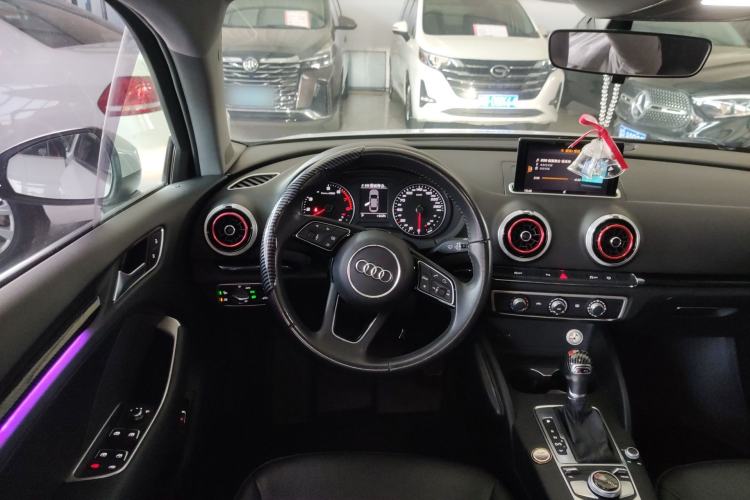 Used Audi A3 2018 30th Anniversary Edition Limousine 35 TFSI Fashion Model Steering Wheel