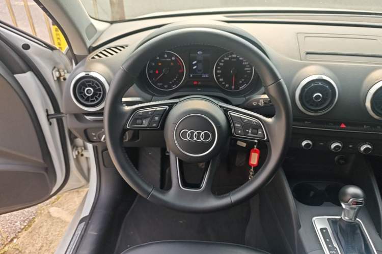Used Audi A3 2018 30th Anniversary Edition Limousine 35 TFSI Fashion Model Steering Wheel