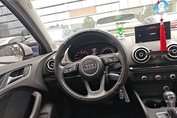 Used Audi A3 2018 30th Anniversary Edition Limousine 35 TFSI Fashion Model Steering Wheel