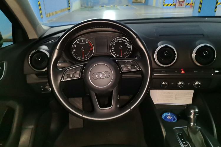 Used Audi A3 2018 30th Anniversary Edition Limousine 35 TFSI Fashion Model Steering Wheel
