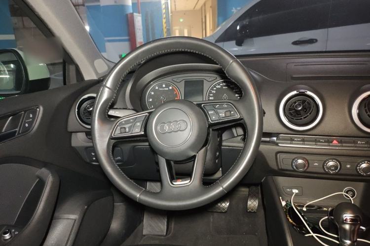Used Audi A3 2018 30th Anniversary Edition Limousine 35 TFSI Fashion Model Steering Wheel