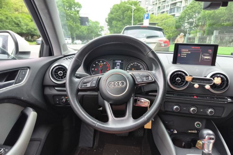 Used Audi A3 2018 30th Anniversary Edition Limousine 35 TFSI Fashion Model Steering Wheel