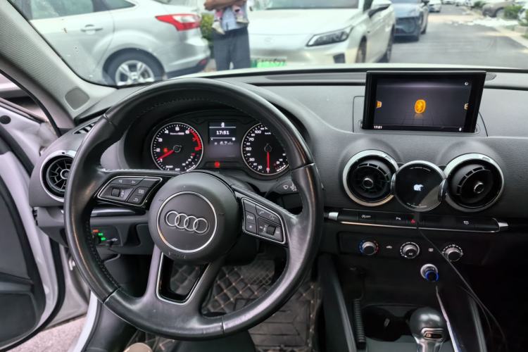 Used Audi A3 2018 30th Anniversary Edition Limousine 35 TFSI Fashion Model Steering Wheel