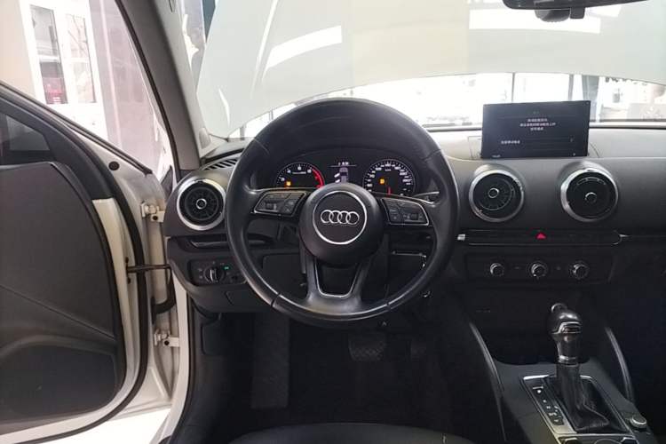 Used Audi A3 2018 30th Anniversary Edition Limousine 35 TFSI Fashion Model Steering Wheel