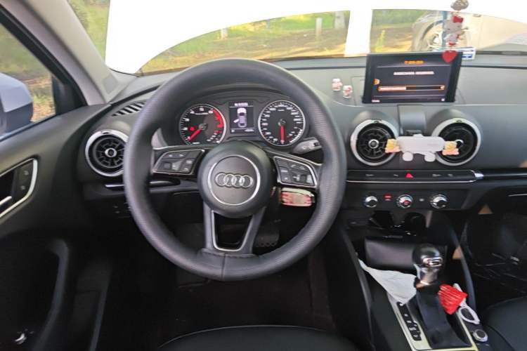 Used Audi A3 2018 30th Anniversary Edition Limousine 35 TFSI Fashion Model Steering Wheel
